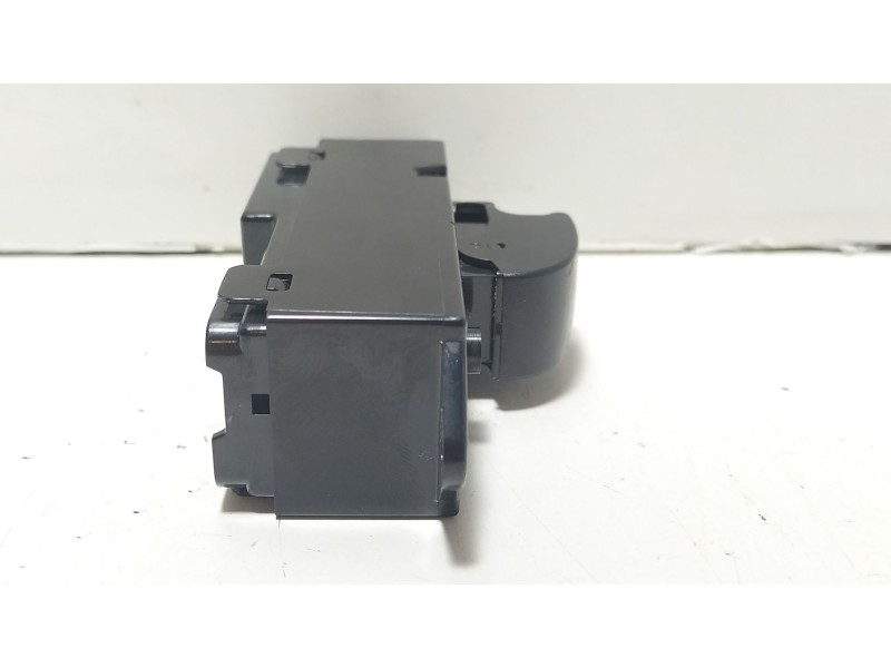 Recambio de mando elevalunas delantero derecho para mitsubishi lancer viii (cy_a, cz_a) 2.0 di-d (cy8a) referencia OEM IAM 8608A