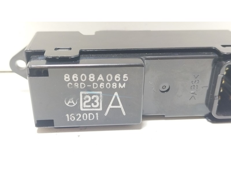 Recambio de mando elevalunas delantero derecho para mitsubishi lancer viii (cy_a, cz_a) 2.0 di-d (cy8a) referencia OEM IAM 8608A