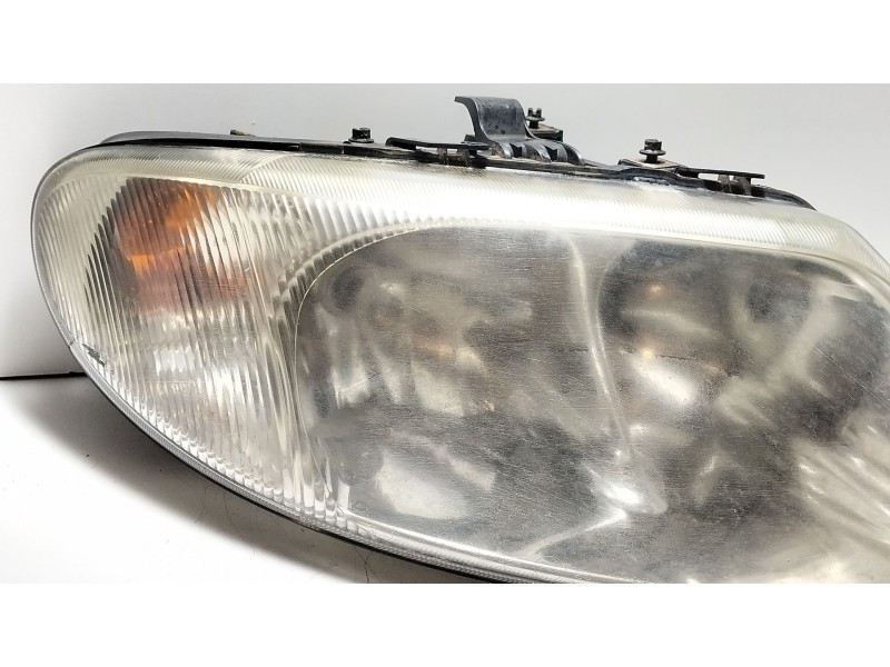 Recambio de faro derecho para chrysler voyager (rg) 2.5 crd lx grand voyager referencia OEM IAM 04857702ABD  
