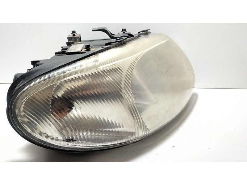 Recambio de faro derecho para chrysler voyager (rg) 2.5 crd lx grand voyager referencia OEM IAM 04857702ABD  