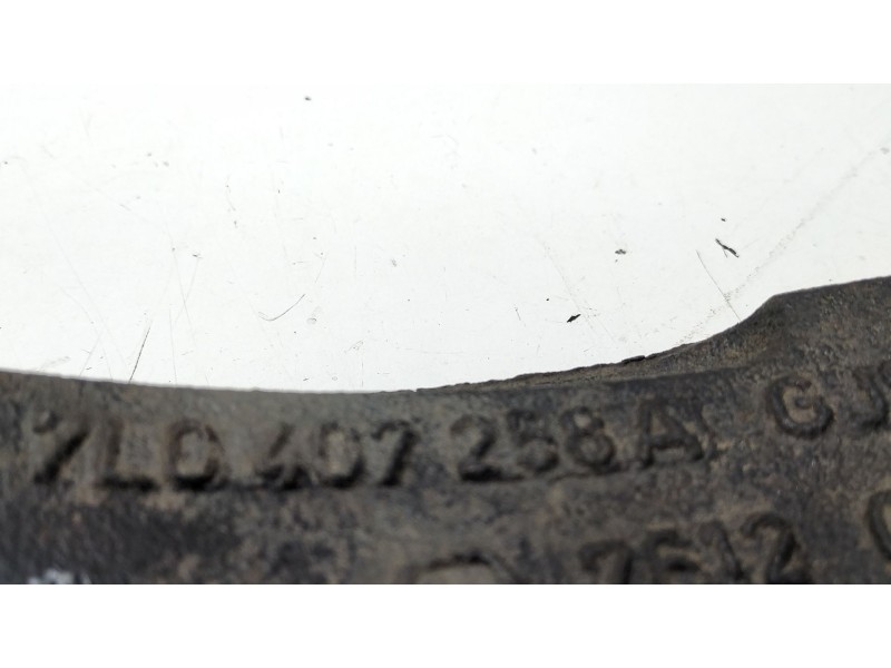 Recambio de mangueta delantera derecha para volkswagen touareg (7l6) 5.0 v10 tdi dpf referencia OEM IAM 7L0407258A  