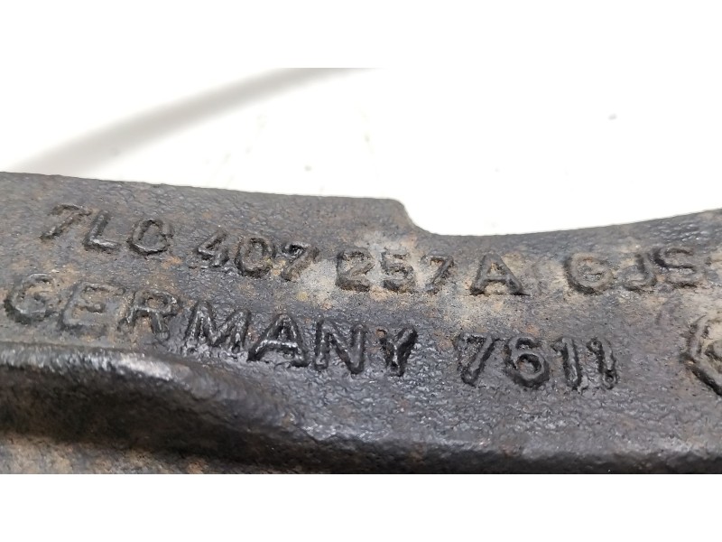 Recambio de mangueta delantera izquierda para volkswagen touareg (7l6) 5.0 v10 tdi dpf referencia OEM IAM 7L0407257A  