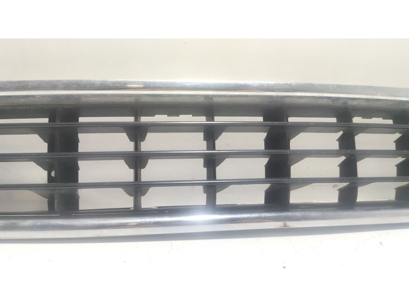 Recambio de rejilla delantera para audi a4 berlina (8e) 2.0 20v cat (alt) referencia OEM IAM 8E0807647  