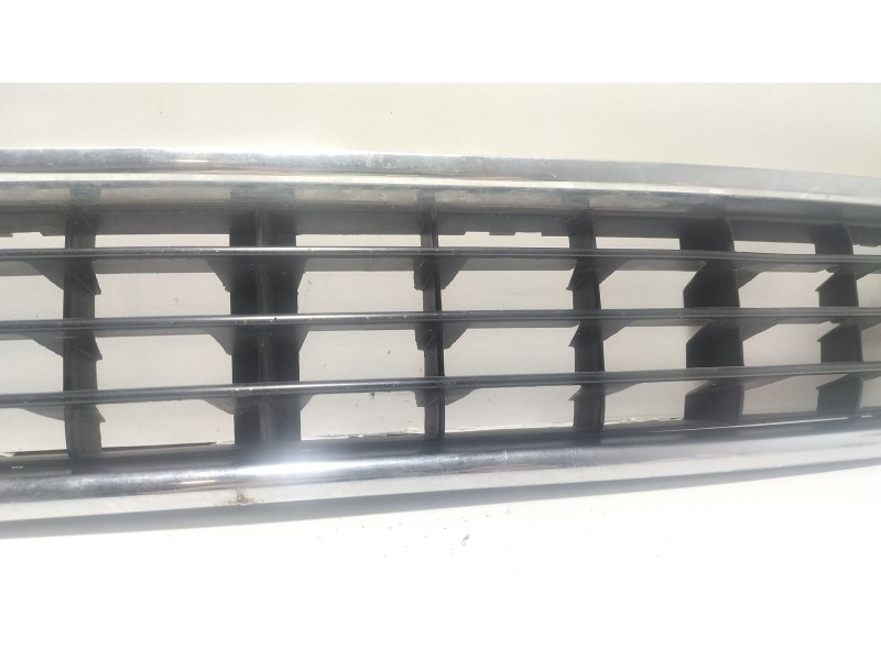 Recambio de rejilla delantera para audi a4 berlina (8e) 2.0 20v cat (alt) referencia OEM IAM 8E0807647  