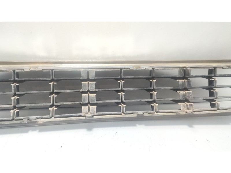 Recambio de rejilla delantera para audi a4 berlina (8e) 2.0 20v cat (alt) referencia OEM IAM 8E0807647  