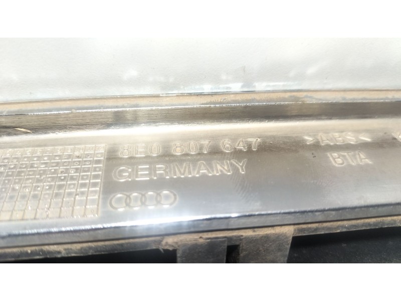 Recambio de rejilla delantera para audi a4 berlina (8e) 2.0 20v cat (alt) referencia OEM IAM 8E0807647  