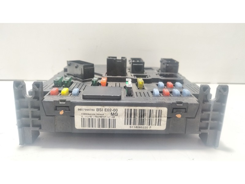 Recambio de caja reles / fusibles para citroën xsara picasso hdi 110 fap sx referencia OEM IAM 9657999780  