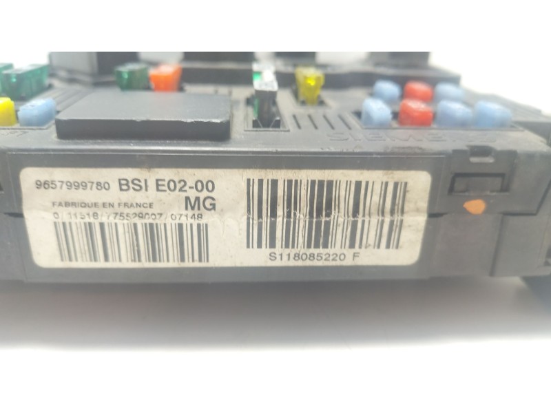 Recambio de caja reles / fusibles para citroën xsara picasso hdi 110 fap sx referencia OEM IAM 9657999780  