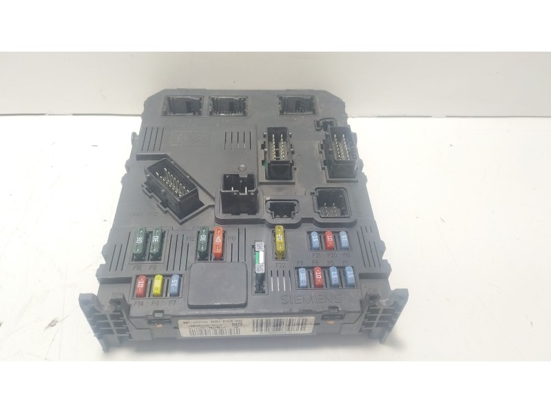Recambio de caja reles / fusibles para citroën xsara picasso hdi 110 fap sx referencia OEM IAM 9657999780  