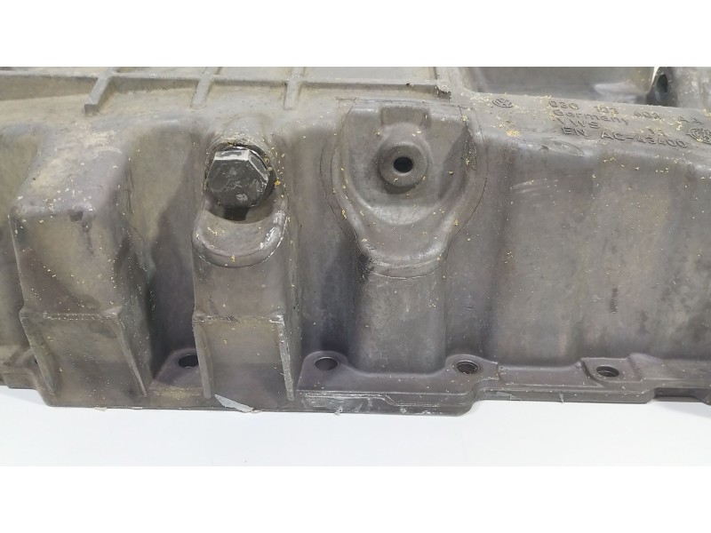 Recambio de carter para chrysler sebring (js) 2.0 crd referencia OEM IAM 03G103603AA  