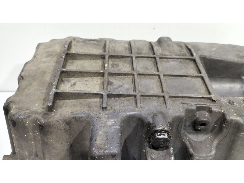 Recambio de carter para chrysler sebring (js) 2.0 crd referencia OEM IAM 03G103603AA  