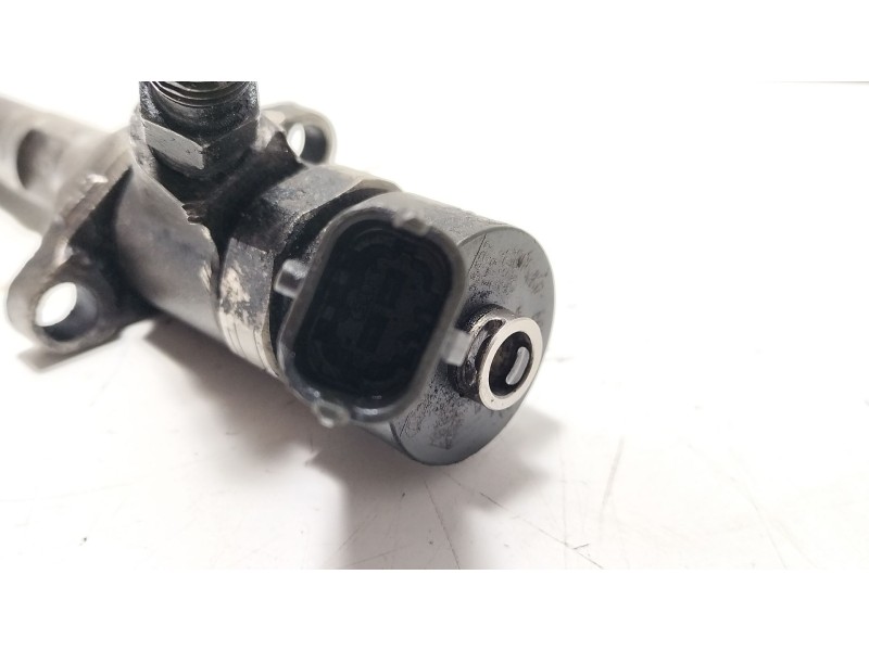 Recambio de inyector para ford focus c-max (cap) ambiente (d) referencia OEM IAM 0445110188  