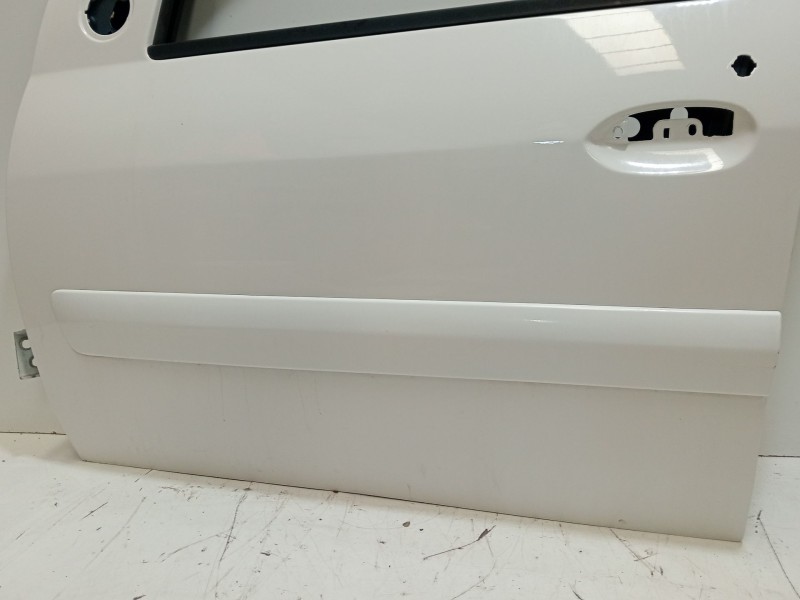 Recambio de puerta delantera izquierda para dacia logan referencia OEM IAM 801016598R  