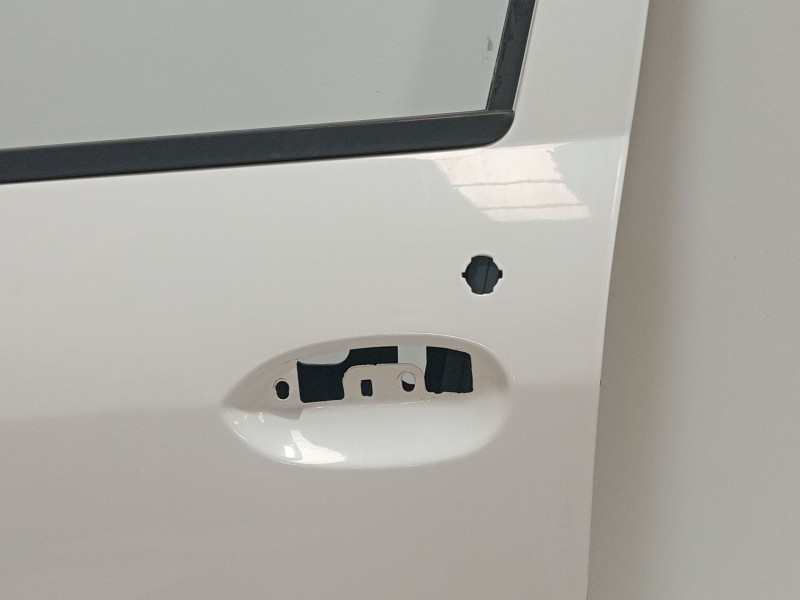Recambio de puerta delantera izquierda para dacia logan referencia OEM IAM 801016598R  