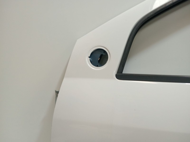 Recambio de puerta delantera izquierda para dacia logan referencia OEM IAM 801016598R  