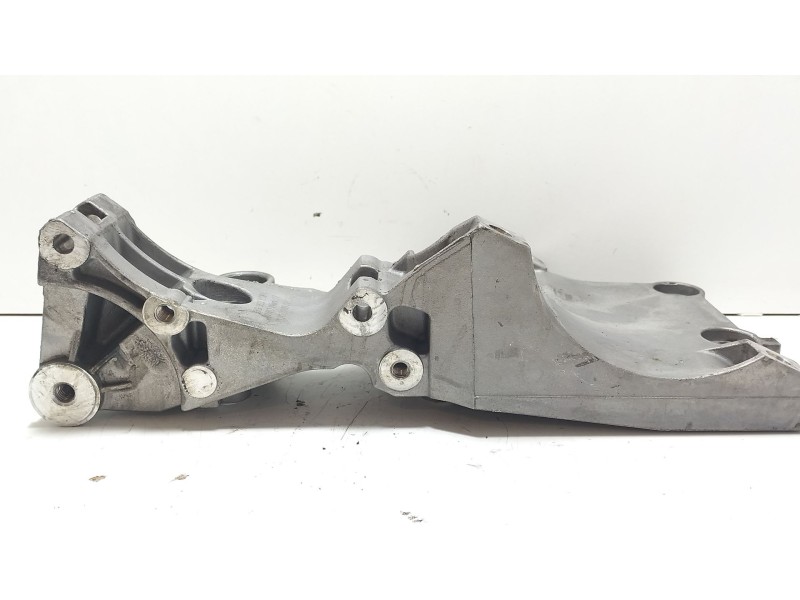 Recambio de soporte alternador para volkswagen golf v berlina (1k1) highline referencia OEM IAM 03G903143A  