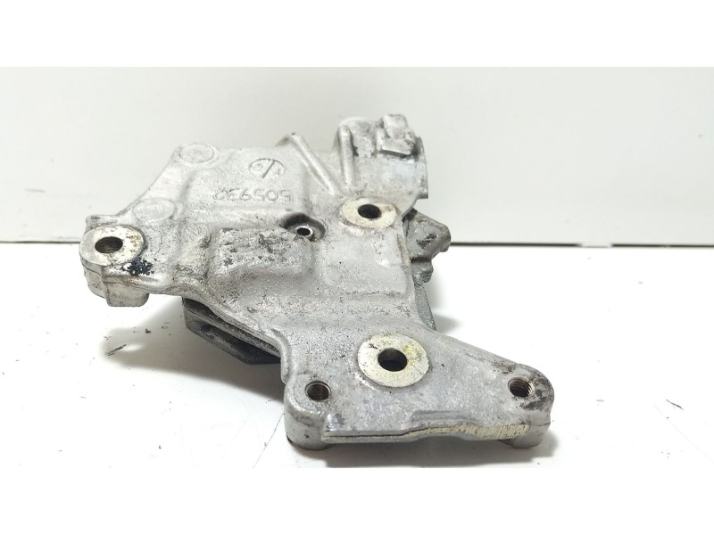 Recambio de soporte motor para peugeot 407 (6d_) 1.6 hdi 110 (6d9hzc, 6d9hyc) referencia OEM IAM 505932  