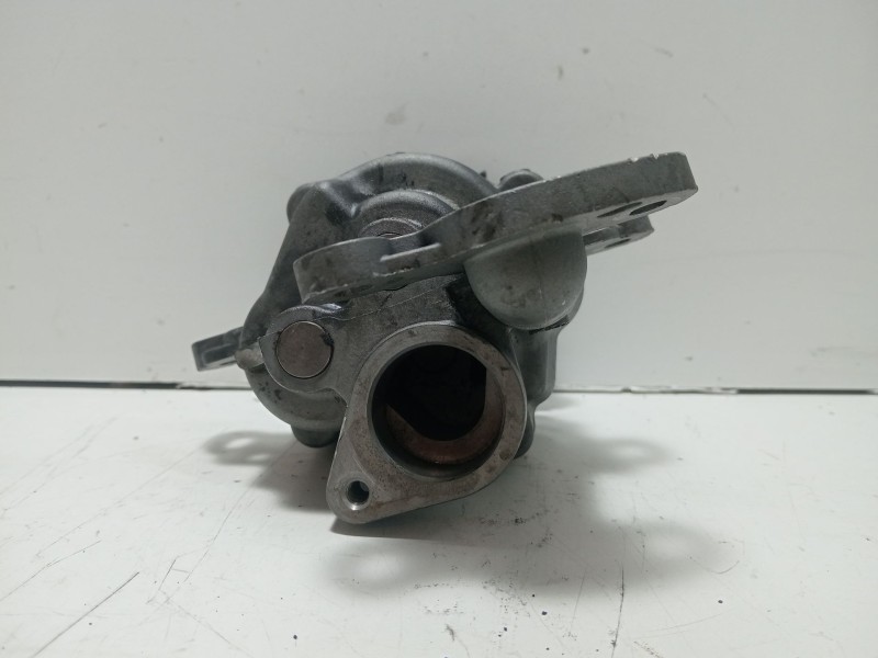 Recambio de bomba aceite para ford transit caja cerrada ´06 2.4 tdci cat referencia OEM IAM 1C1Q6600  