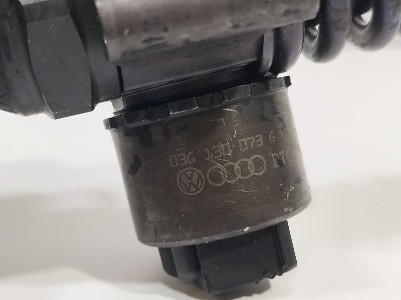 Recambio de inyector para seat leon (1p1) 2.0 tdi referencia OEM IAM 03G130073G  