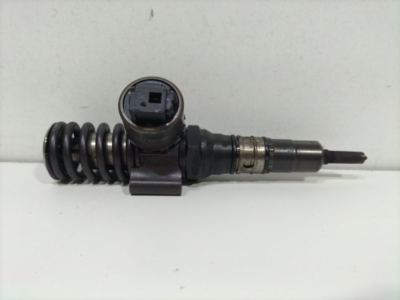 Recambio de inyector para seat leon (1p1) 2.0 tdi referencia OEM IAM 03G130073G  