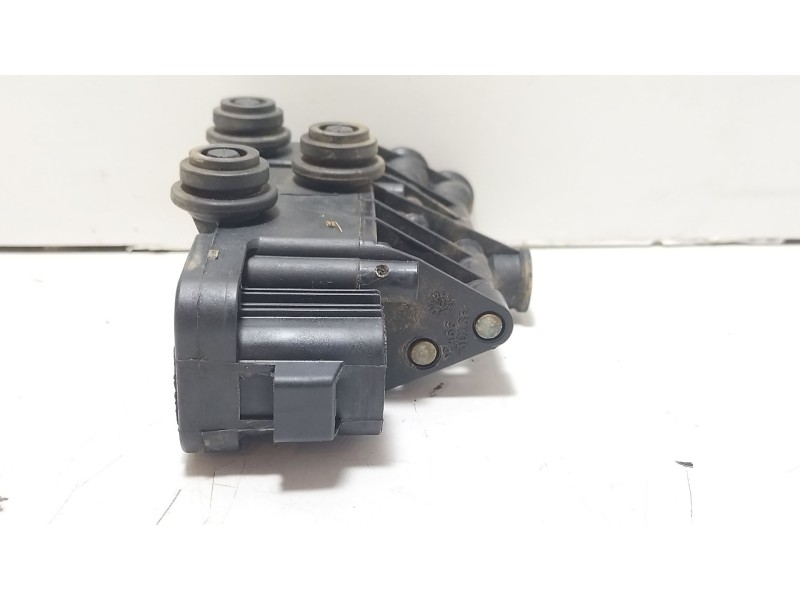 Recambio de valvula aire adicional para land rover discovery iv (l319) 3.0 sdv6 4x4 referencia OEM IAM RVH000095  