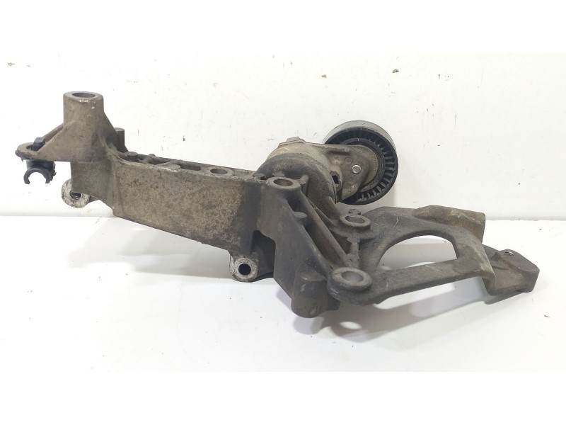 Recambio de soporte alternador para renault megane ii berlina 5p 1.5 dci diesel referencia OEM IAM 8200279705  