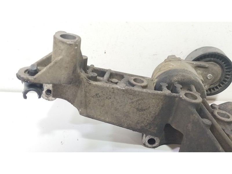 Recambio de soporte alternador para renault megane ii berlina 5p 1.5 dci diesel referencia OEM IAM 8200279705  