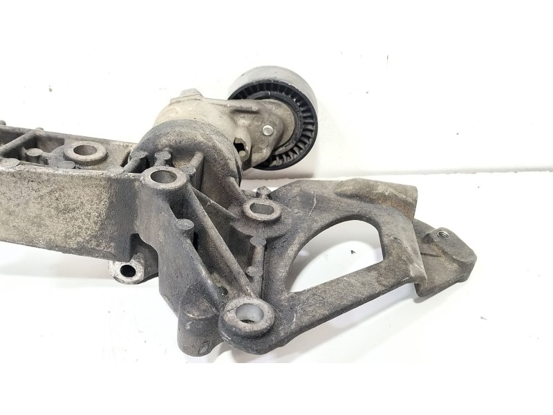 Recambio de soporte alternador para renault megane ii berlina 5p 1.5 dci diesel referencia OEM IAM 8200279705  