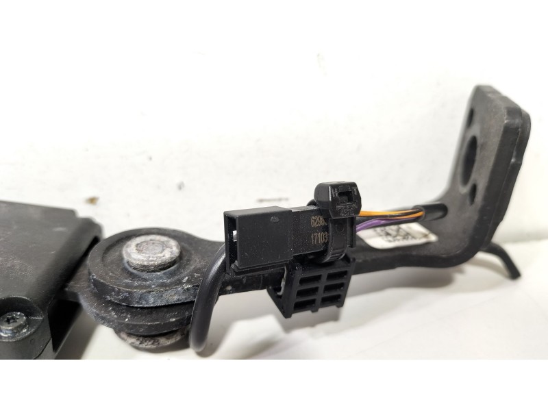 Recambio de anclaje cinturon trasero izquierdo para bmw 3 (f30, f80) 318 d referencia OEM IAM 627533900E  