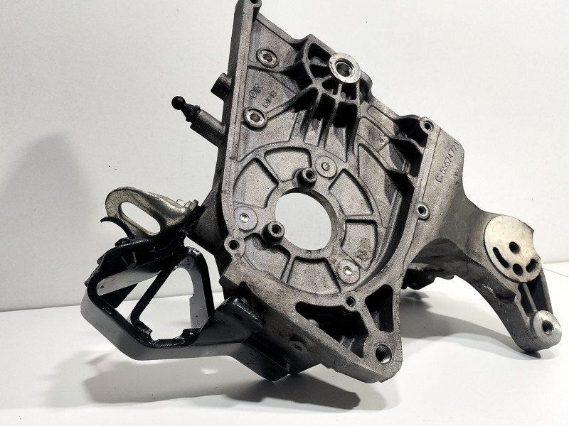 Recambio de soporte bomba inyeccion para opel insignia a (g09) 2.0 cdti (68) referencia OEM IAM 55574721  