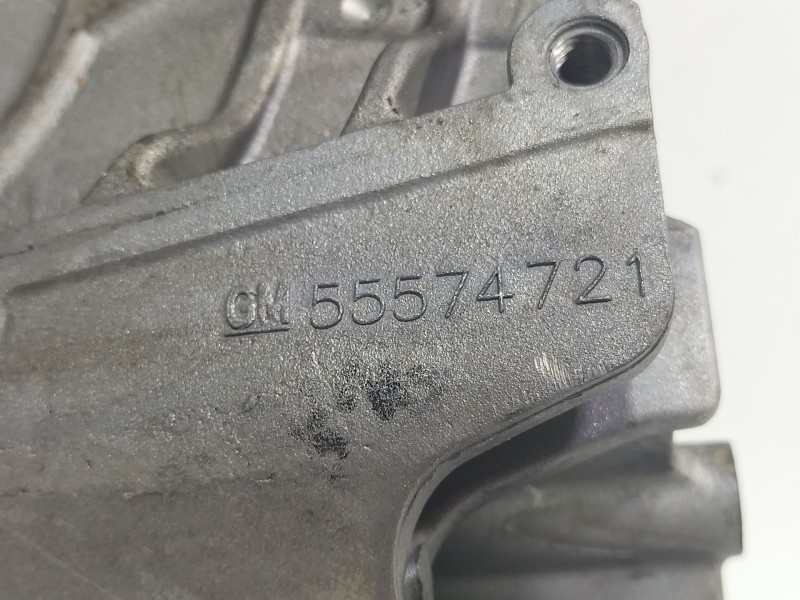 Recambio de soporte bomba inyeccion para opel insignia a (g09) 2.0 cdti (68) referencia OEM IAM 55574721  