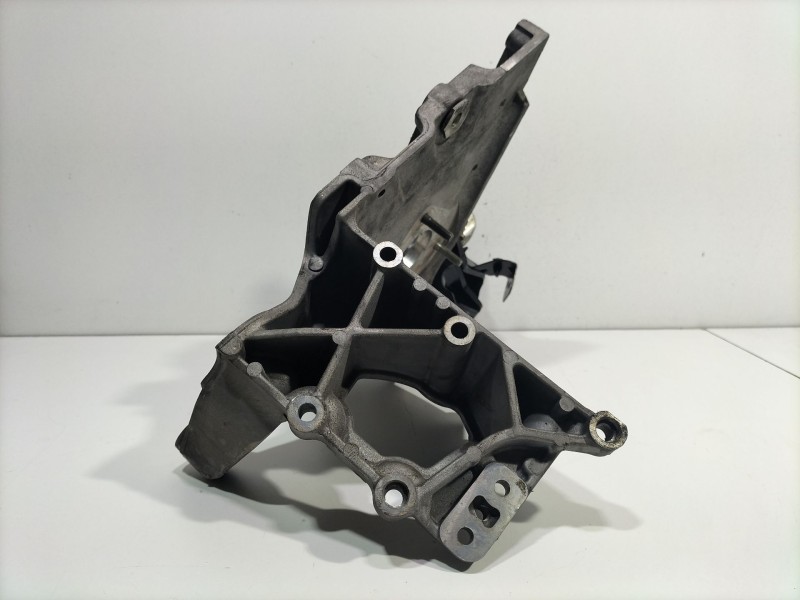 Recambio de soporte bomba inyeccion para opel insignia a (g09) 2.0 cdti (68) referencia OEM IAM 55574721  