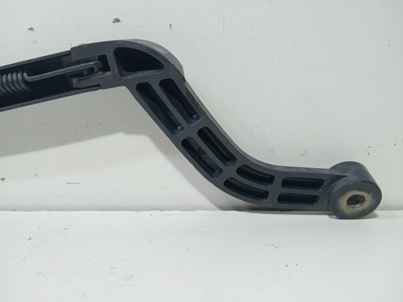 Recambio de brazo limpia delantero izquierdo para land rover discovery iv (l319) 3.0 sdv6 4x4 referencia OEM IAM LR038124  