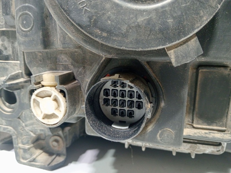 Recambio de faro izquierdo para land rover discovery iv (l319) 3.0 sdv6 4x4 referencia OEM IAM LR023538  