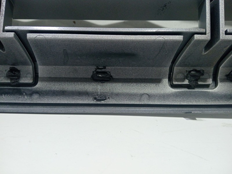 Recambio de rejilla paragolpes delantero para land rover discovery iv (l319) 3.0 sdv6 4x4 referencia OEM IAM LR024301  