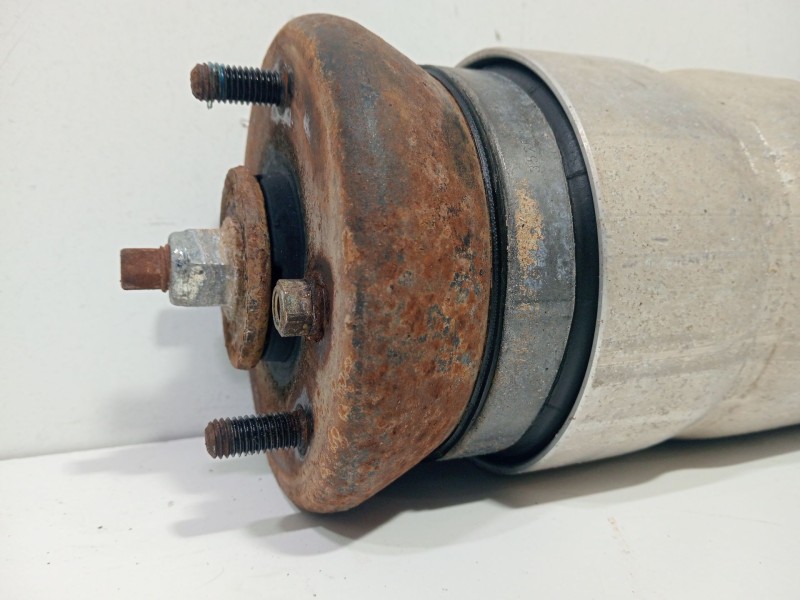 Recambio de amortiguador delantero derecho para land rover discovery iv (l319) 3.0 sdv6 4x4 referencia OEM IAM LR013930  