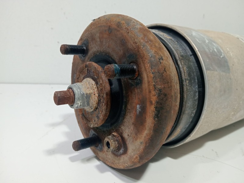 Recambio de amortiguador delantero derecho para land rover discovery iv (l319) 3.0 sdv6 4x4 referencia OEM IAM LR013930  