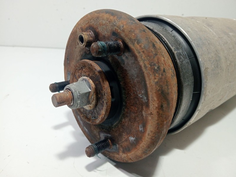 Recambio de amortiguador delantero izquierdo para land rover discovery iv (l319) 3.0 sdv6 4x4 referencia OEM IAM LR013930  