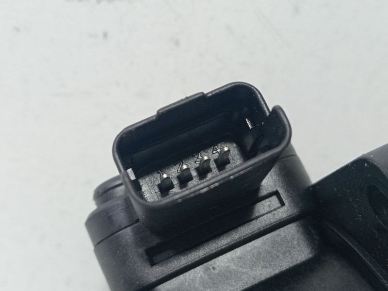 Recambio de caudalimetro para land rover discovery iv (l319) 3.0 sdv6 4x4 referencia OEM IAM 004068045  