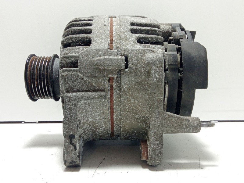 Recambio de alternador para volkswagen polo (6n2) 1.4 16v referencia OEM IAM 037903025M  