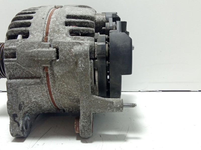 Recambio de alternador para volkswagen polo (6n2) 1.4 16v referencia OEM IAM 037903025M  