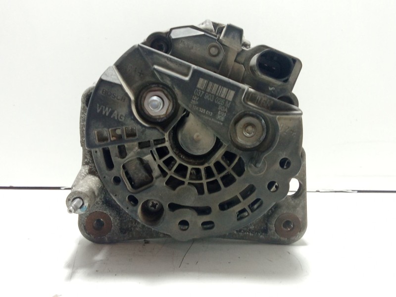 Recambio de alternador para volkswagen polo (6n2) 1.4 16v referencia OEM IAM 037903025M  