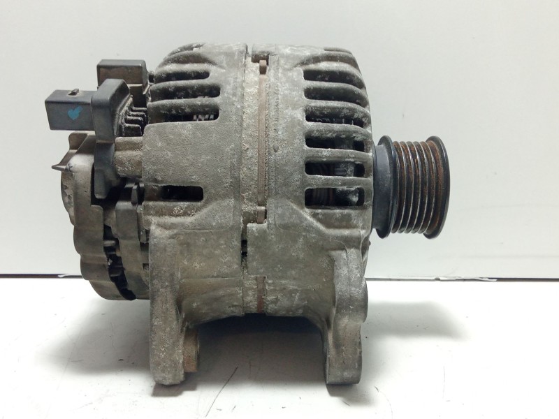 Recambio de alternador para volkswagen polo (6n2) 1.4 16v referencia OEM IAM 037903025M  