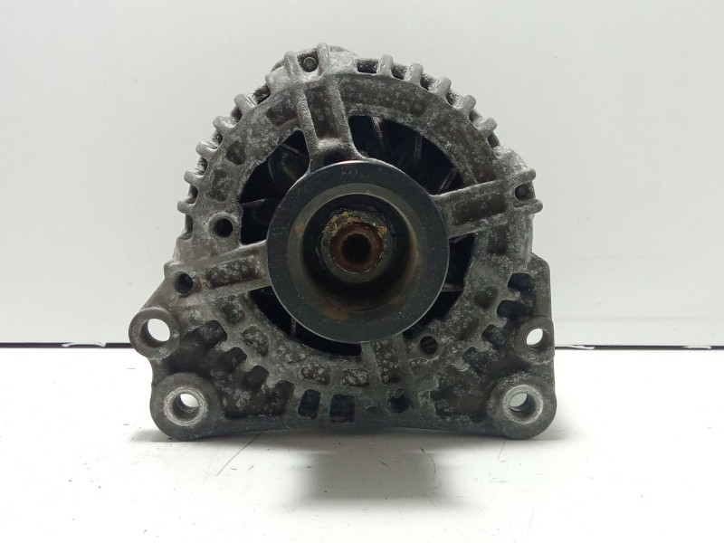 Recambio de alternador para volkswagen polo (6n2) 1.4 16v referencia OEM IAM 037903025M  