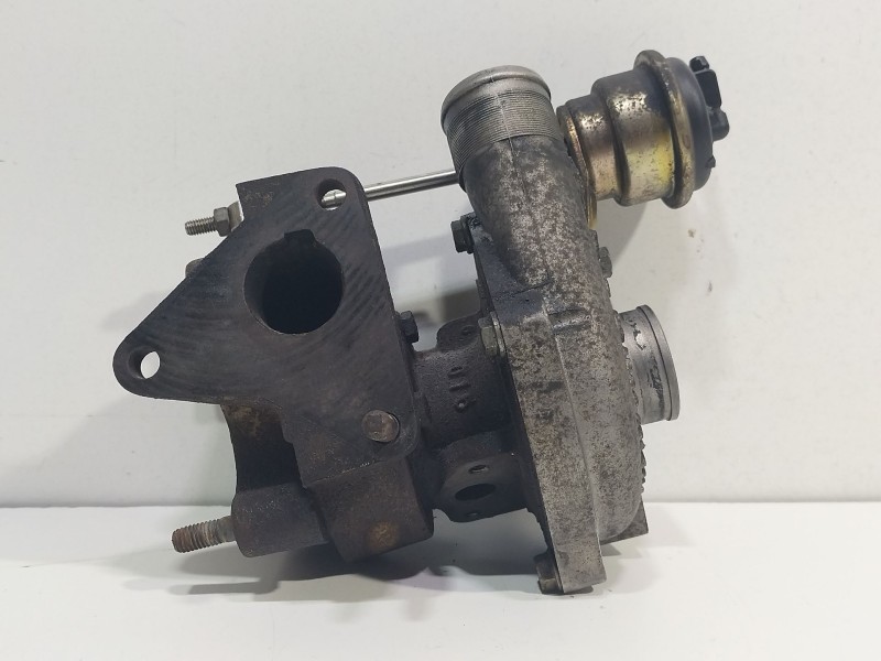 Recambio de turbocompresor para renault clio ii fase ii (b/cb0) 1.5 dci diesel referencia OEM IAM 22735H33771  