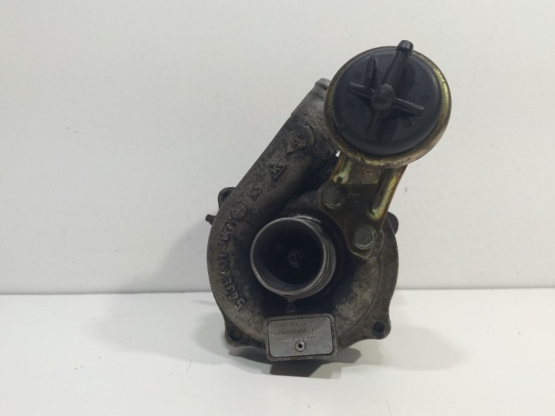 Recambio de turbocompresor para renault clio ii fase ii (b/cb0) 1.5 dci diesel referencia OEM IAM 22735H33771  