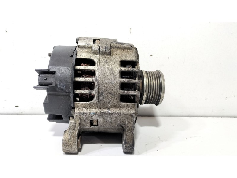 Recambio de alternador para nissan almera (n16/e) line up referencia OEM IAM 4021  