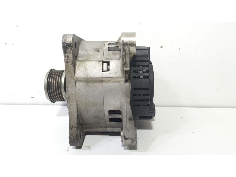 Recambio de alternador para nissan almera (n16/e) line up referencia OEM IAM 4021  