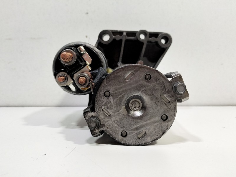 Recambio de alternador para citroën c4 grand picasso 1.6 hdi fap referencia OEM IAM 113933  