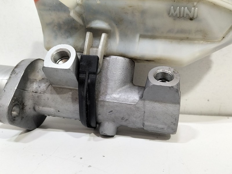 Recambio de bomba freno para renault clio iii grandtour (kr0/1_) 1.5 dci referencia OEM IAM 8200129956  